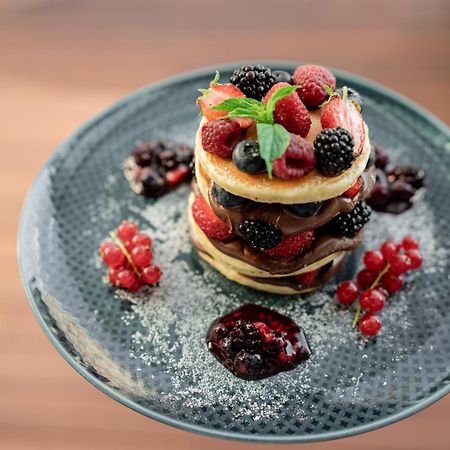 Готель Address Стамбул Екстер'єр фото A stack of pancakes with fruit
